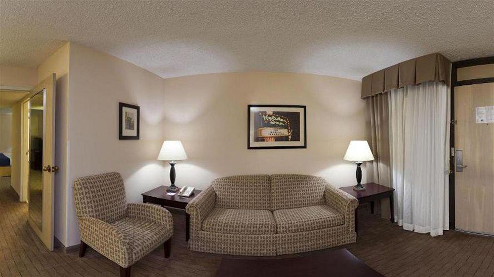 Holiday Inn Express Little Rock-Airport By Ihg Екстер'єр фото