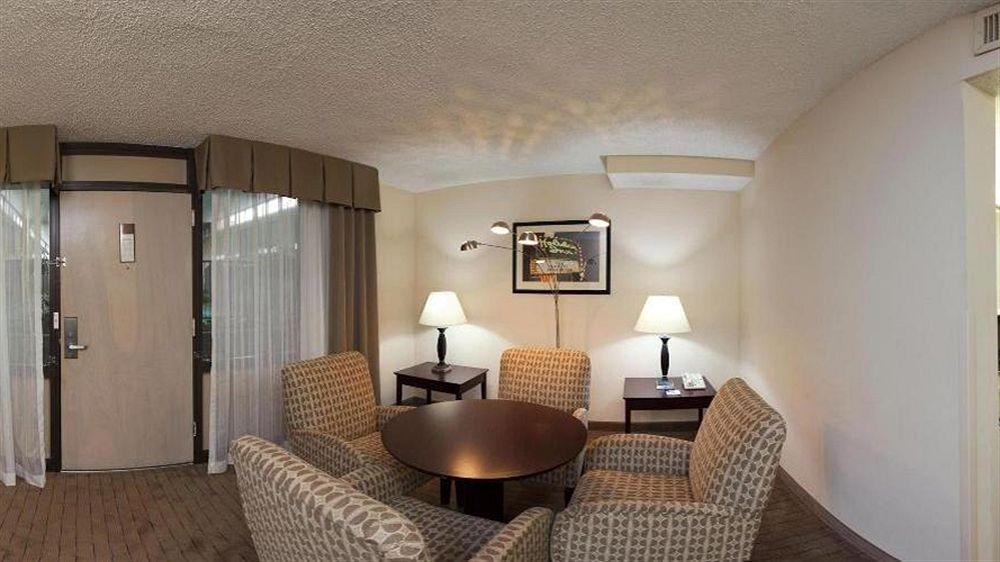 Holiday Inn Express Little Rock-Airport By Ihg Екстер'єр фото